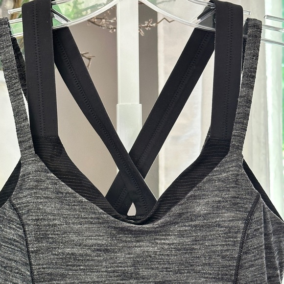 Lululemon Run For Gold Black Tank Built-In Bra with removable pads Size 4 - Picture 3 of 16